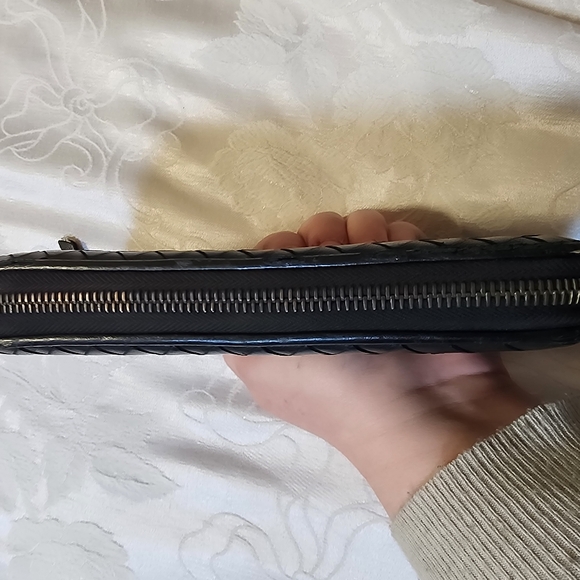 Bottega Veneta Black Woven Wallet - Picture 5 of 16